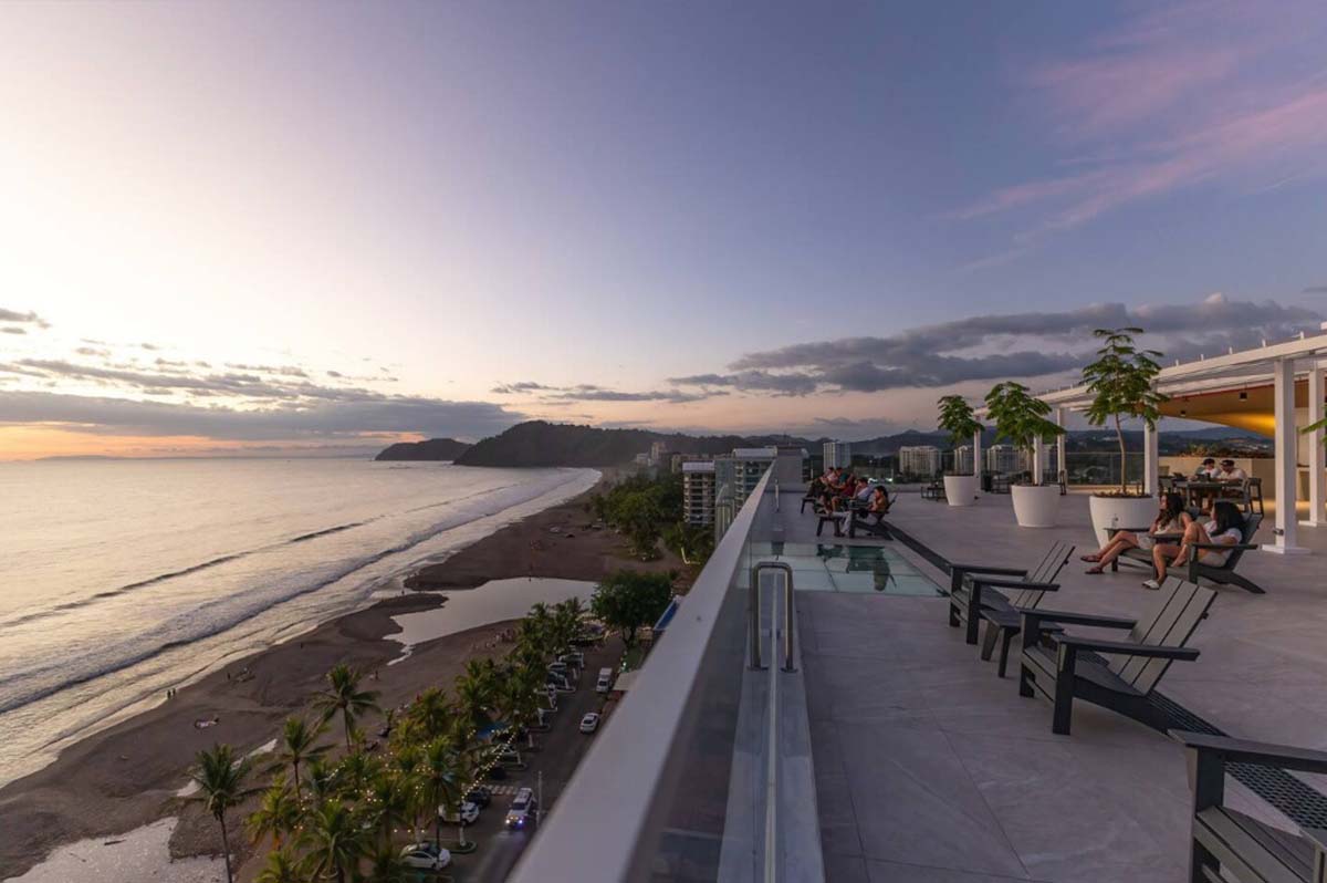 4 BR Oceanfront Condo – Center Strip – 2 Kitchens Jaco Bay 5701